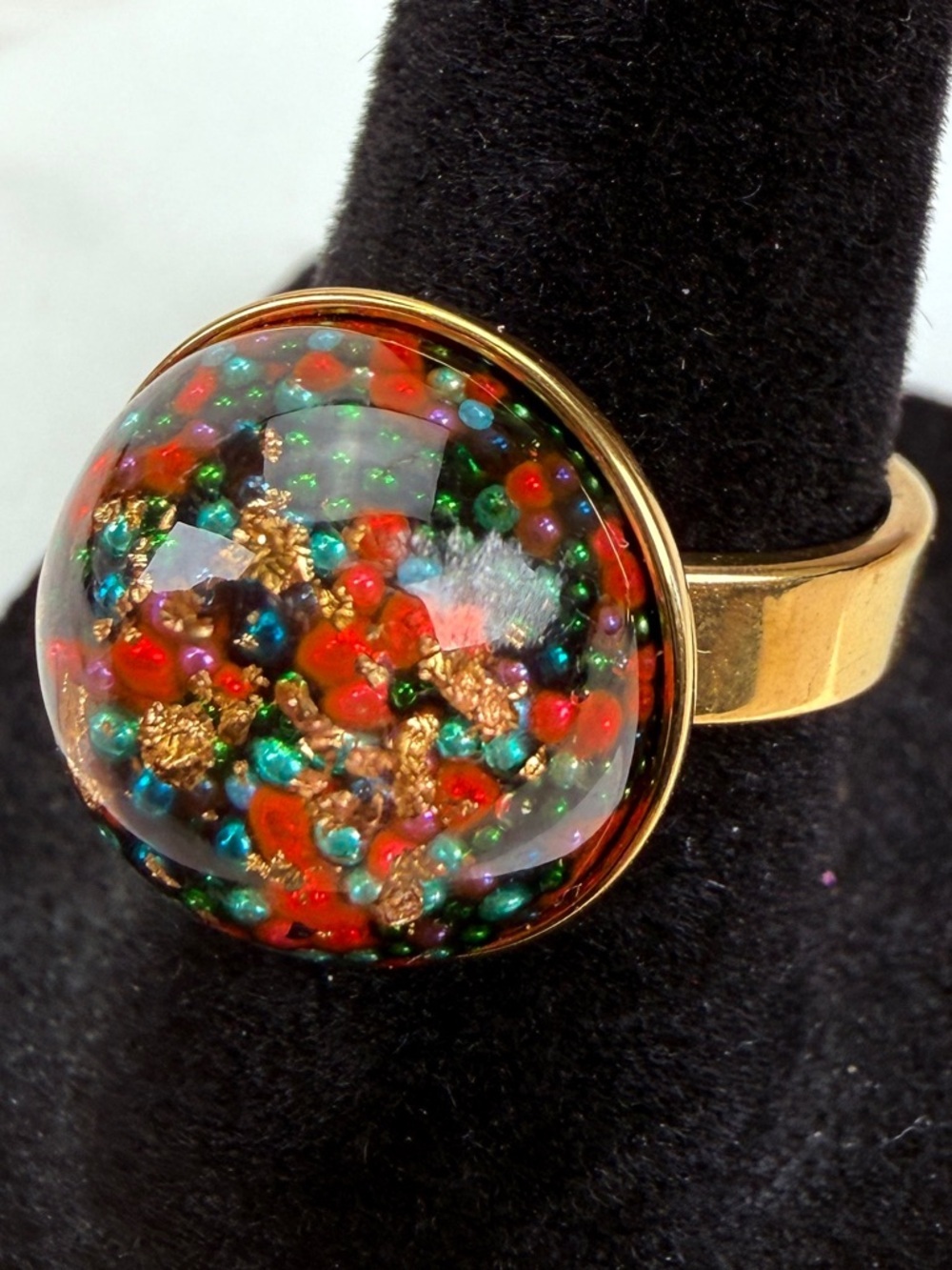Beautiful size 6 1/2 goldtone raised bubble costume ring